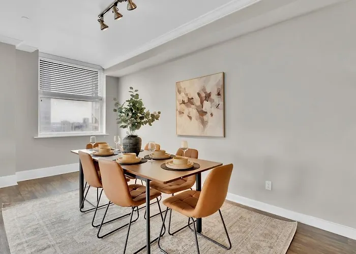 Heb203 Spacious & Stylish 2b Downtown Worth, Free Parking, Walk To Convention Center Apartment Fort Worth