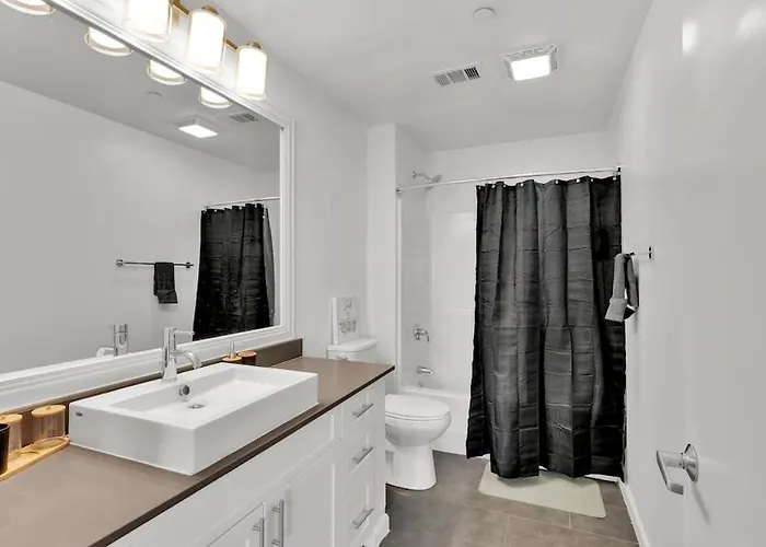Apartment Heb203 Spacious & Stylish 2b Downtown Worth, Free Parking, Walk To Convention Center