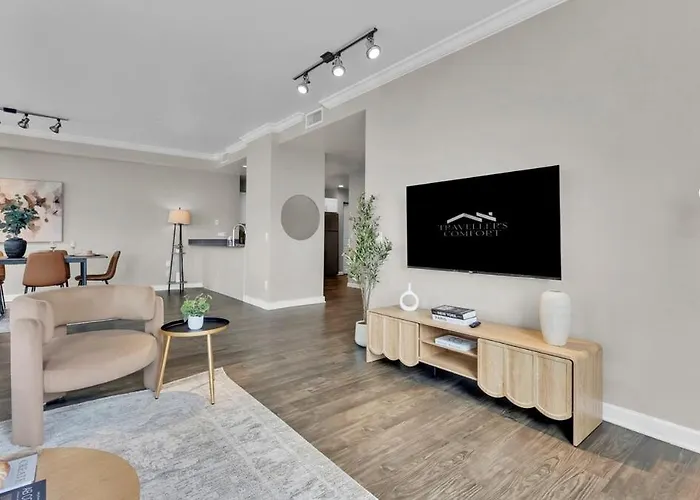 Heb203 Spacious & Stylish 2b Downtown Worth, Free Parking, Walk To Convention Center Apartment *